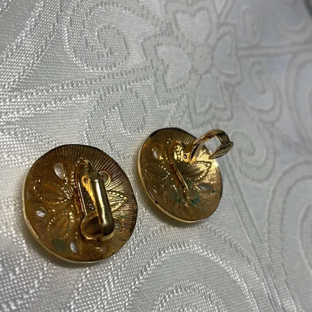 N/A classic medallion
